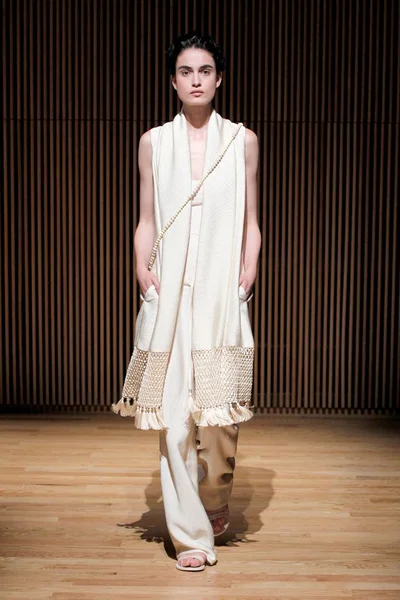 Look 9